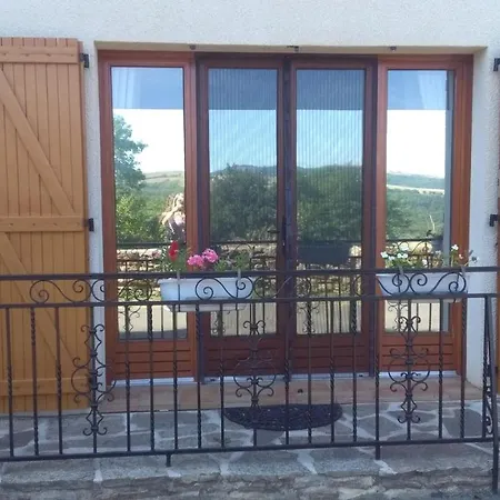 Au Bon Accueil Anciennement Le Jardin Fleuri Bonnac (Cantal)