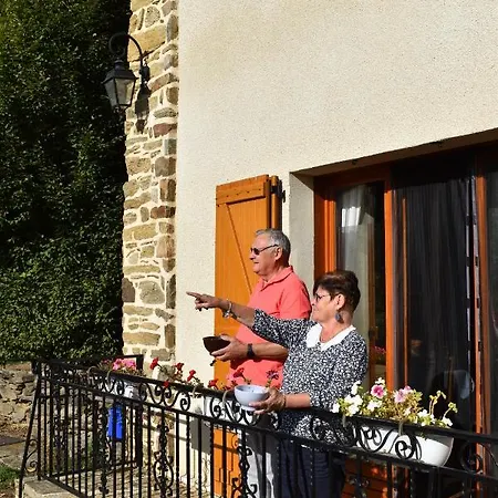 Semesterbostad Au Bon Accueil Anciennement Le Jardin Fleuri Bonnac (Cantal)