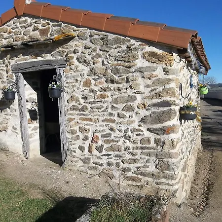 Semesterbostad Au Bon Accueil Anciennement Le Jardin Fleuri Bonnac (Cantal)
