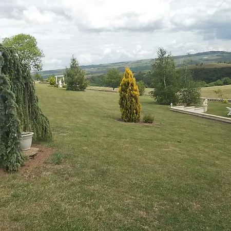 Au Bon Accueil Anciennement Le Jardin Fleuri Bonnac (Cantal)